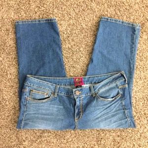 ! SOLD! Torrid Light Wash Capri Jeans Size 24